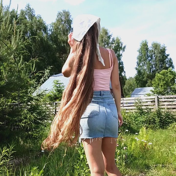Vera Kosyakina - Wet Hair Drying in the Garden