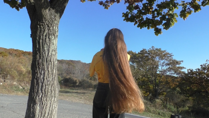 Tanya's Silky Show Outside